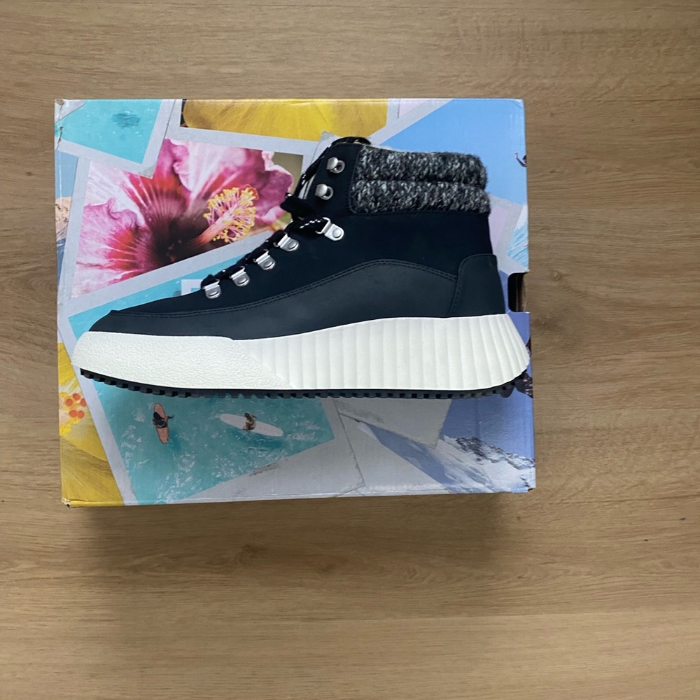 NWT Roxy Boots - Picture 9 of 13